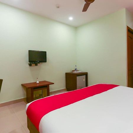 Wadakkanchery Hotel Newcastle מראה חיצוני תמונה