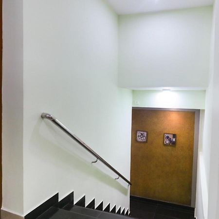 Wadakkanchery Hotel Newcastle מראה חיצוני תמונה