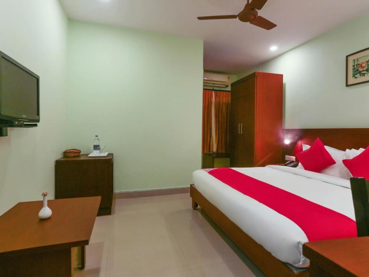 Wadakkanchery Hotel Newcastle מראה חיצוני תמונה