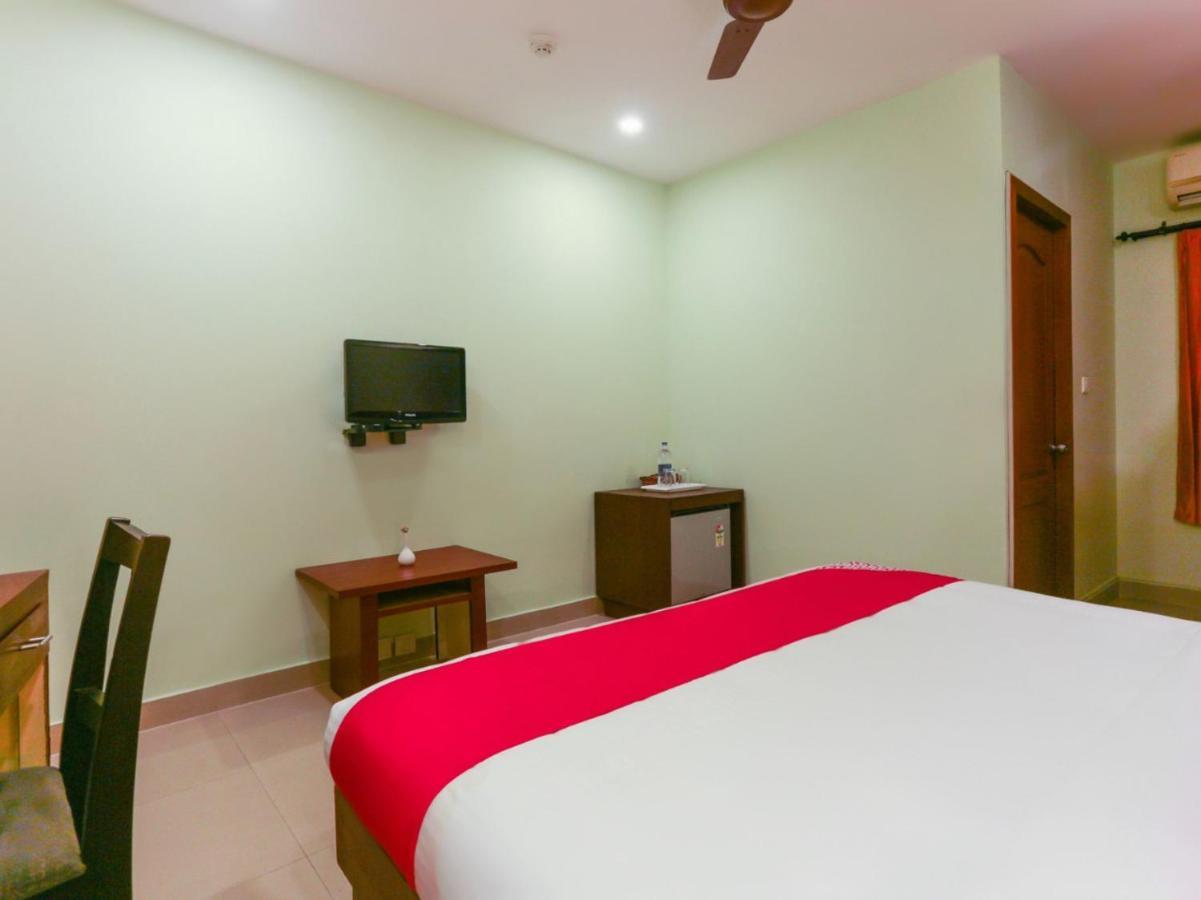Wadakkanchery Hotel Newcastle מראה חיצוני תמונה